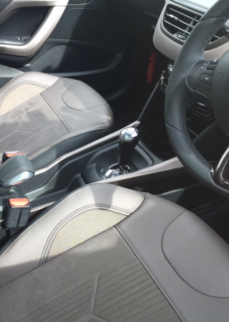 新しい試乗車が着ました。
