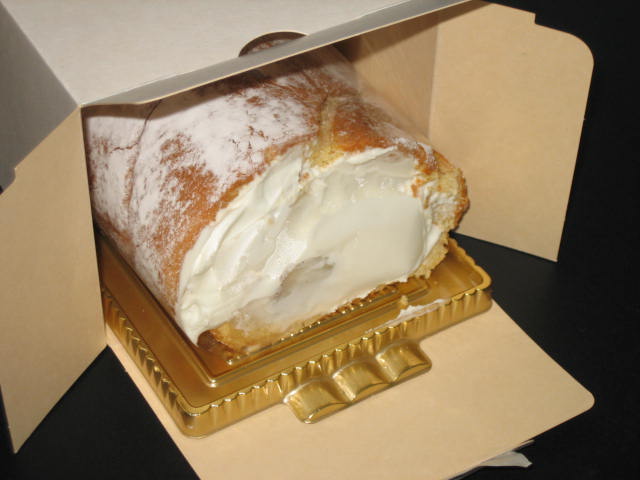 ロールケーキ頂きました♪