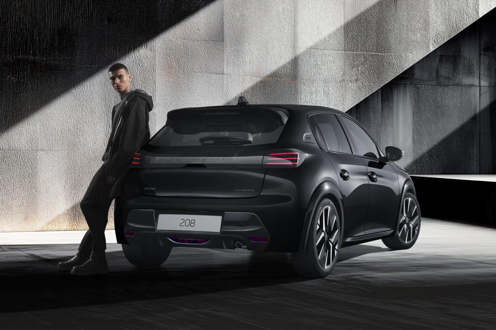 PEUGEOT 208 GT Hybrid Black Edition発売✨